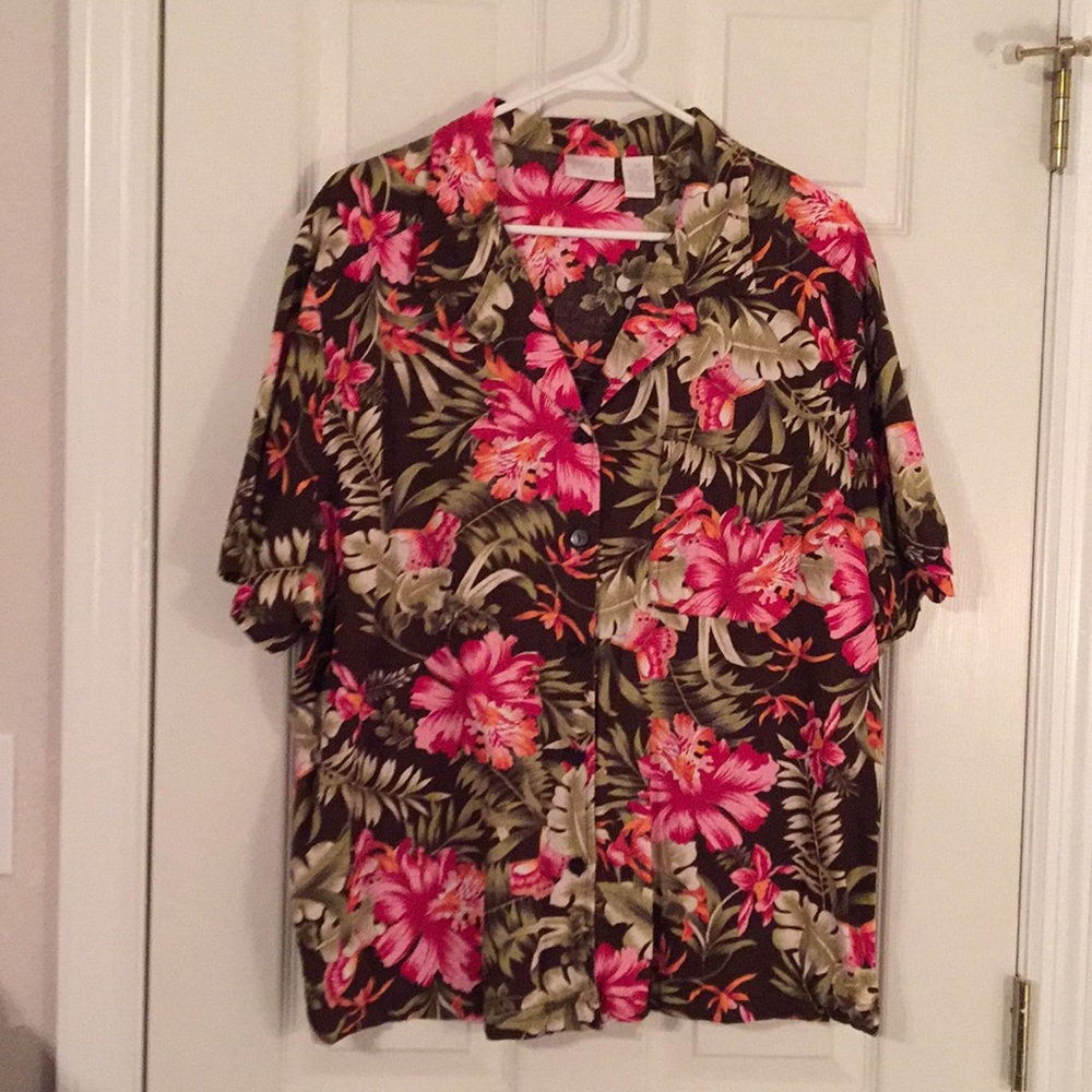 Erika Woman beautiful tropical short sleeved top